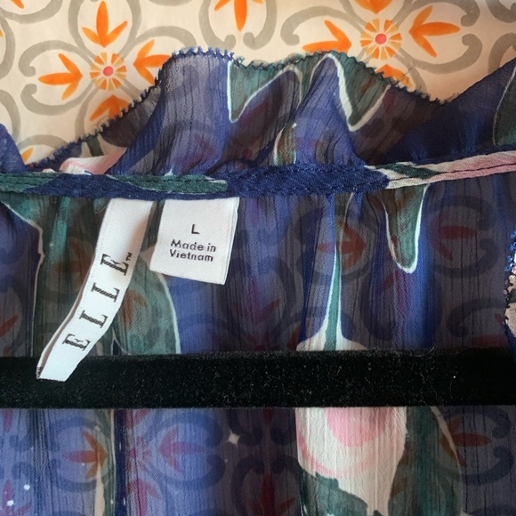 ELLE Sheer Top - Picture 3 of 5